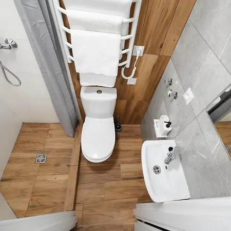 Myfreedom поруч із метро палац україни Apartament