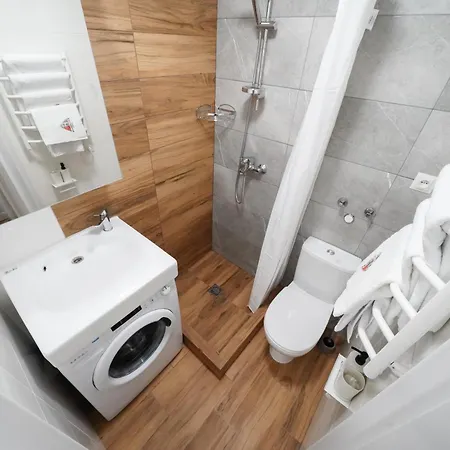 Myfreedom поруч із метро палац україни Apartament *